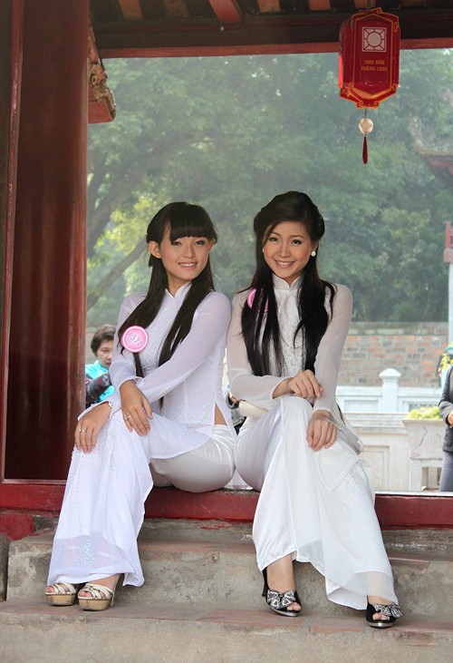 Võ Việt Huê (trái) và Nguyễn Lâm Diễm Trang